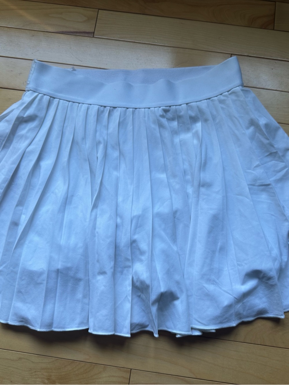 TNA Aritzia White Pleated Women's Skirt